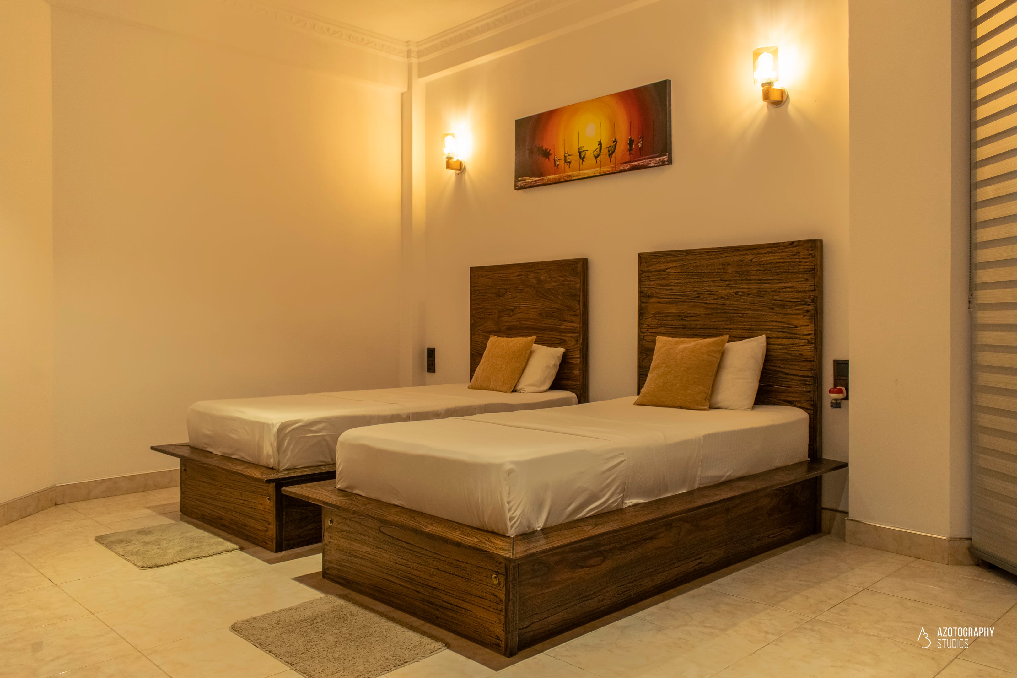 Twin Bedroom: Mountain View